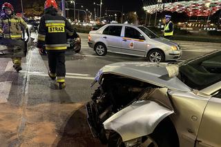 Zderzenie trzech aut osobowych w Warszawie. Kierowca audi uciekł z miejsca zdarzenia