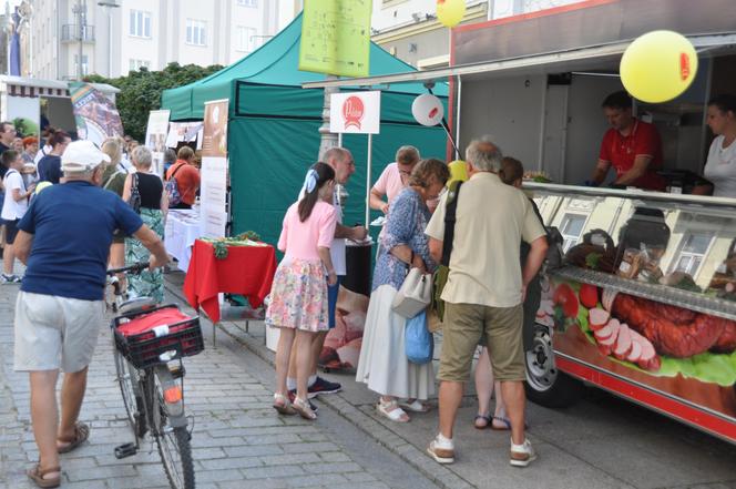 Rzemieślniczy Bazar w Kielcach. Były stoiska handlowe oraz atrakcje