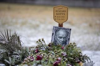 Nowy grób Ryszarda Kotysa. Serialowy Paździoch ma piękny nagrobek