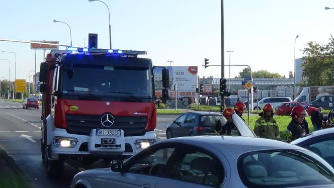 Karambol przy ul.Radzymińskiej przed ul.Rozwadowskiego. Zderzyło się 5 pojazdów.