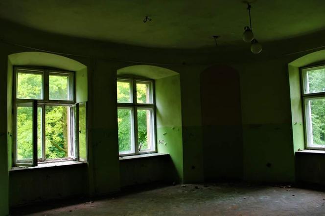 Pałac Rechenbergów w Sławie lata świetności ma już za sobą. Niszczeje i straszy! 