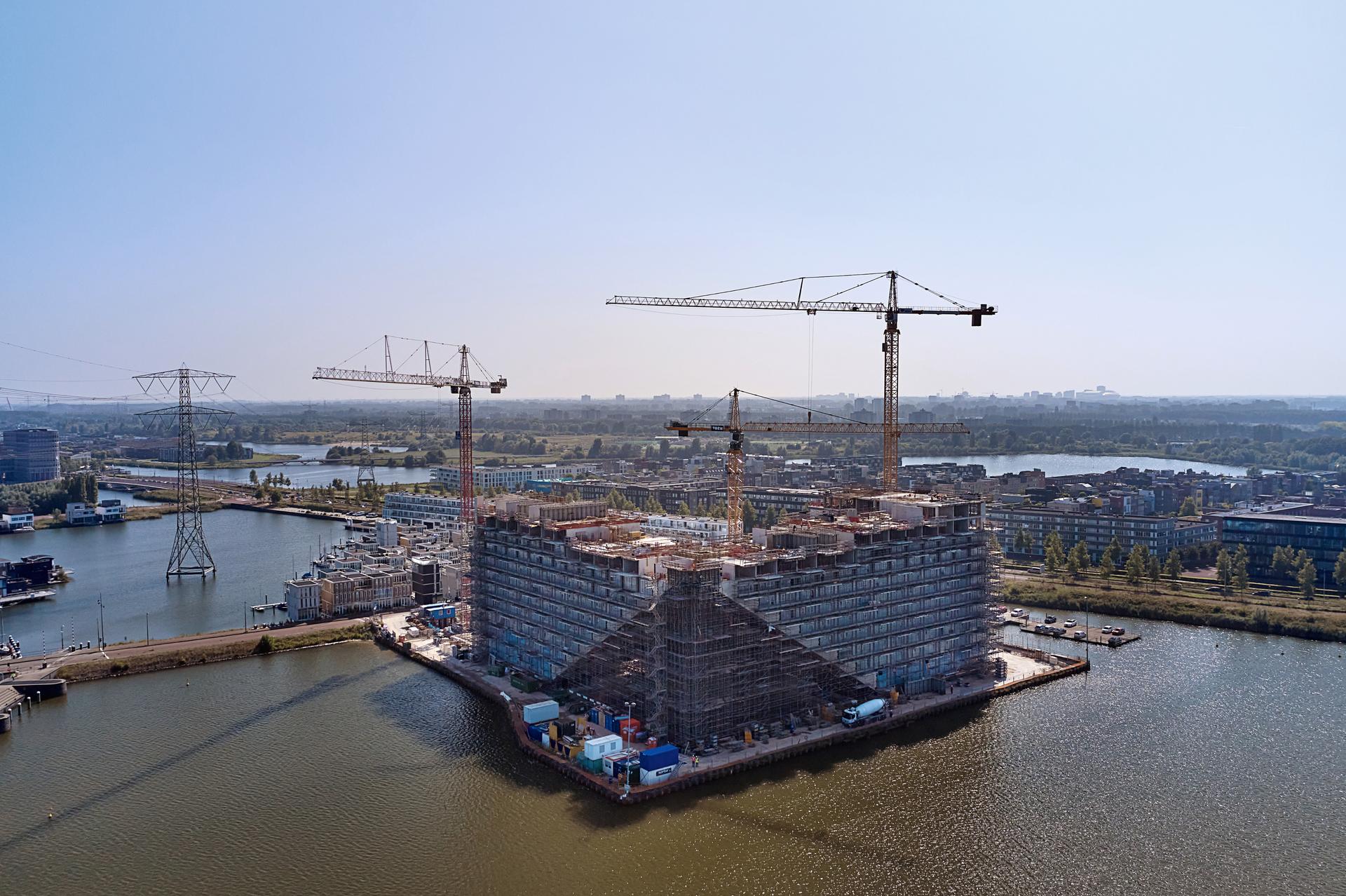 Blok Sluishuis w Amsterdamie_Bjarke Ingels Group (BIG)_Barcode Architects_033