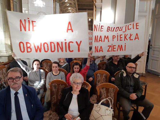 Protest w czasie sesji rady! Mieszkańcy nie chcą obwodnicy