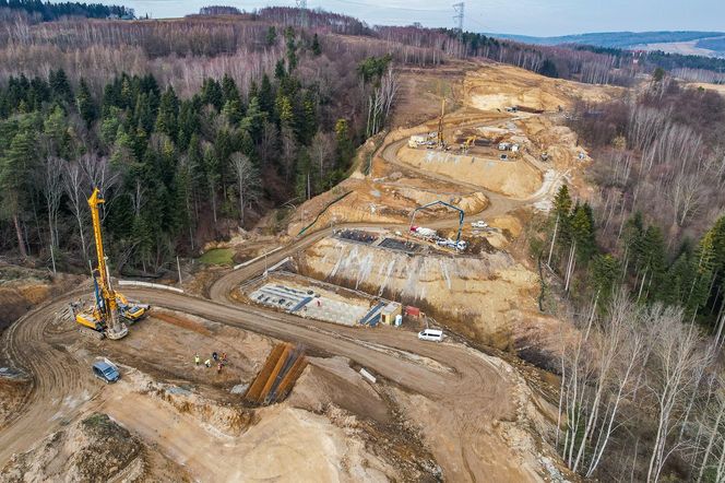 Na Podkarpaciu powstaje gigant! Samochody pojadą 80 metrów nad ziemią