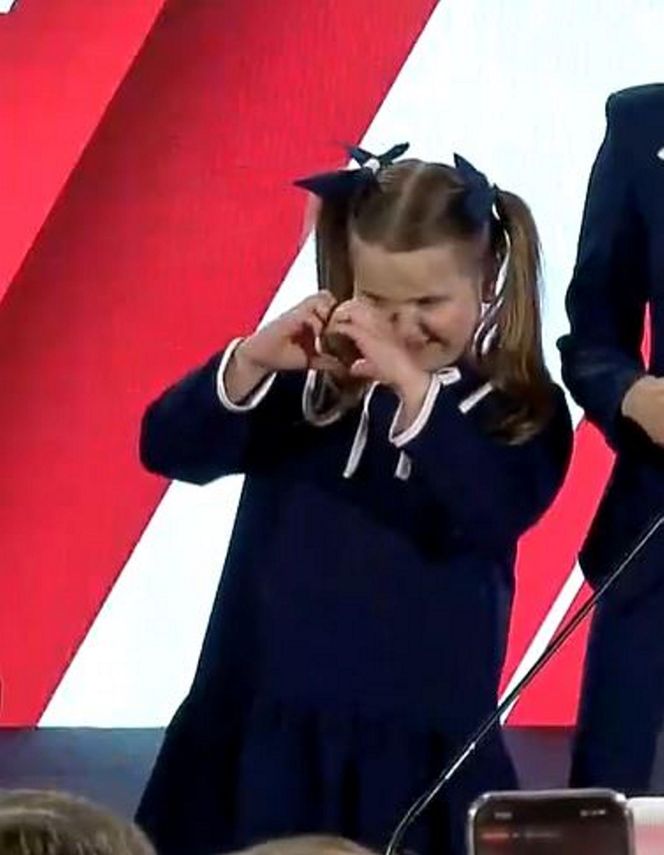 Karol Nawrocki z rodziną. Jego córka skradła show na wieczorze wyborczym