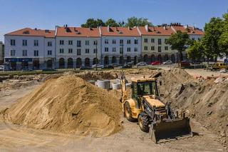 Stary Rynek Łódź. Trwa rewitalizacja Starego Rynku. Zobacz jak zmienia się główny plac w Łodzi 