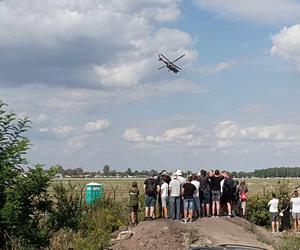 Spotterzy opanowali ul. Skaryszewską. Trwają przyloty na pokazy lotnicze 
