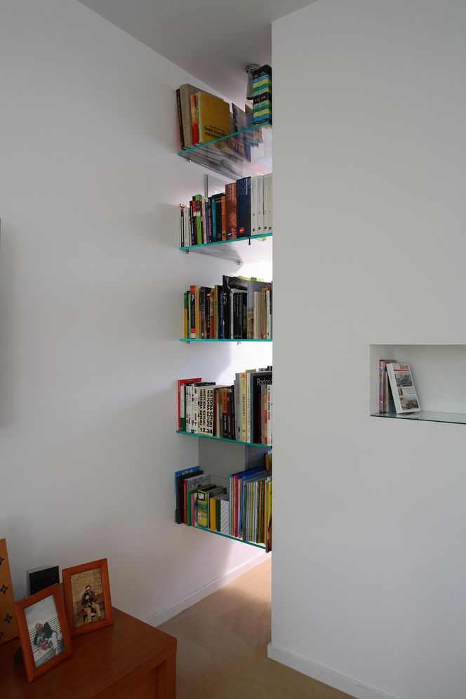 Książki w domu. Regał, półka, a może coś innego. Biblioteka z pomysłem