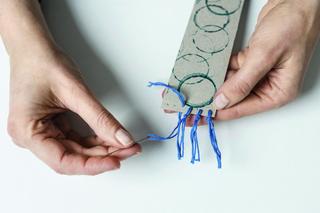 DIY: ozdobiona stemplami zakładka do książki – instrukcja wykonania (3)