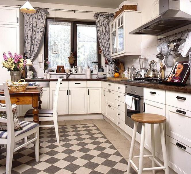 BIAŁA KUCHNIA tradycyjna: PROJEKT, aranżacja kuchni z klimatem