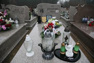 W szale zabił żonę i się powiesił. Tak wyglądają groby Urszuli i Łukasza z Sochaczewa