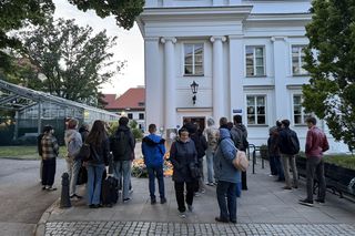 Społeczność UW pożegnała zaatakowaną pracowniczkę (8.05.2025)