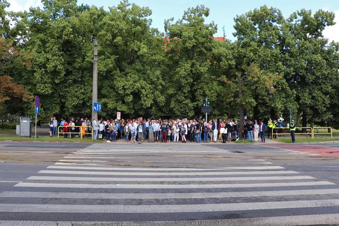 Wielki protest w Toruniu. Mieszkańcy mówią #stopBETONOZIE