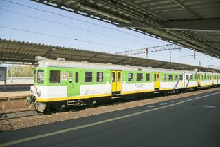 Utrudnienia w kursowaniu pociągów SKM i KM – awaria na stacji Warszawa Praga (aktualizacja)
