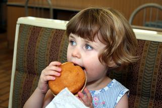 Odchudzanie dziecka. Jakie są przyczyny otyłości u dzieci? [WYWIAD Z DIETETYKIEM]