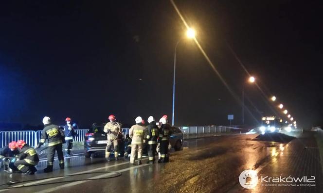 Wypadek w Skawinie. Samochód osobowy zderzył się z radiowozem