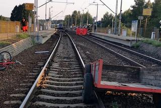 Jacków. Wypadek na przejeździe kolejowym. Pociąg rozerwał ciągnik