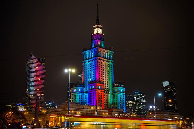 Międzynarodowy Dzień Tolerancji 16.11.2020. Cała Warszawa w tęczowych flagach