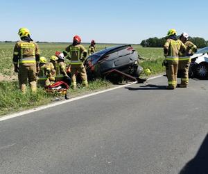 Silnik wypadł do rowu, koła oderwane