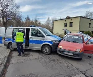 Policyjny pościg za Seicento ulicami śląskich miast. Zatrzymał go dopiero krawężnik