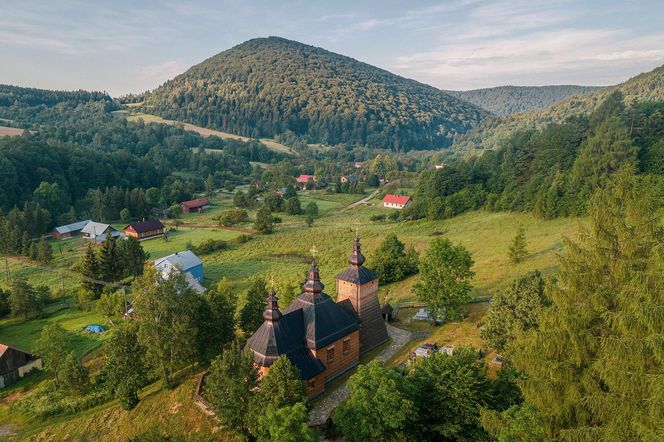 To sławna niewielka wieś w Małopolsce. Kiedyś wyrabiano w niej drewniane zabawki