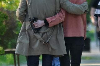 Andrzej Chyra smyra i całuje