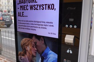 Nowoczesny przystanek Digital Citylighty na warszawskiej Woli