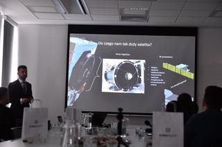 Polska sonda kosmiczna w Warszawie. Na orbitę wyniesie ją rakieta Elona Muska