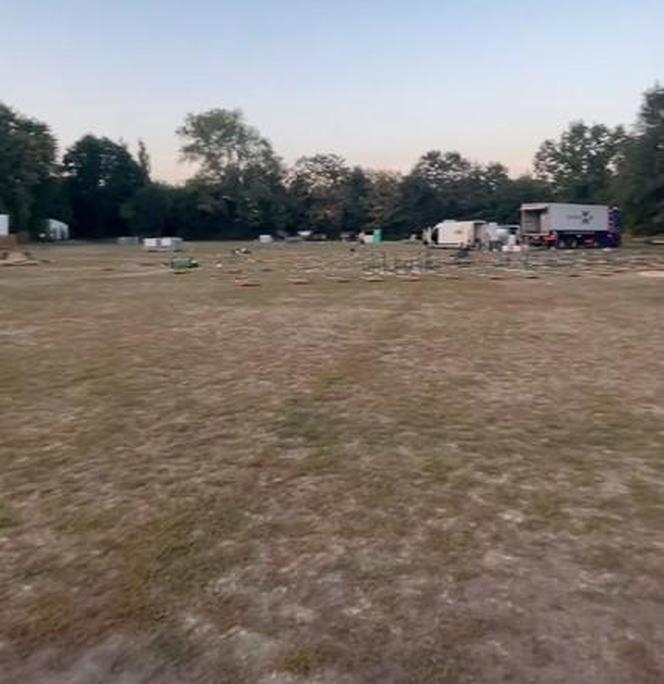 Zniszczona murawa na stadionie w Skarżysku