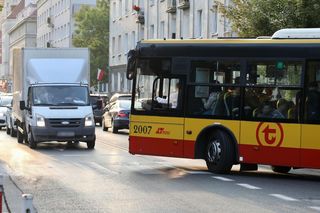 Która linia autobusowa w Warszawie jest najkrótsza? Konkurencja jest naprawdę spora