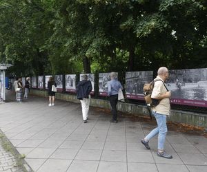 Powstanie Warszawskie w kadrze Stefana Starby Bałuka. Cichociemny szedł z aparatem do Powstania