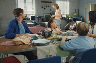 M jak miłość, odcinek 1769. Kama (Michalina Sosna), Aleksandra (Małgorzata Pieczyńska), Marcin (Mikołaj Roznerski), Szymek (Staś Szczypiński), Maja (Laura Jankowska)