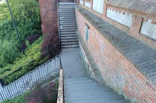 Schody prowadzące pod ratusz w Grudziądzu do remontu