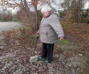 Błoto zamiast czystego chodnika. Straciłam buta w tym bagnie!