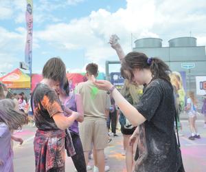Festiwal kolorów w Kielcach. Szalona zabawa na dachu Galerii Korona