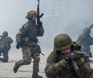 Ponad 70 tys. zł w rok dla studentów-żołnierzy. MON uszczelnia system