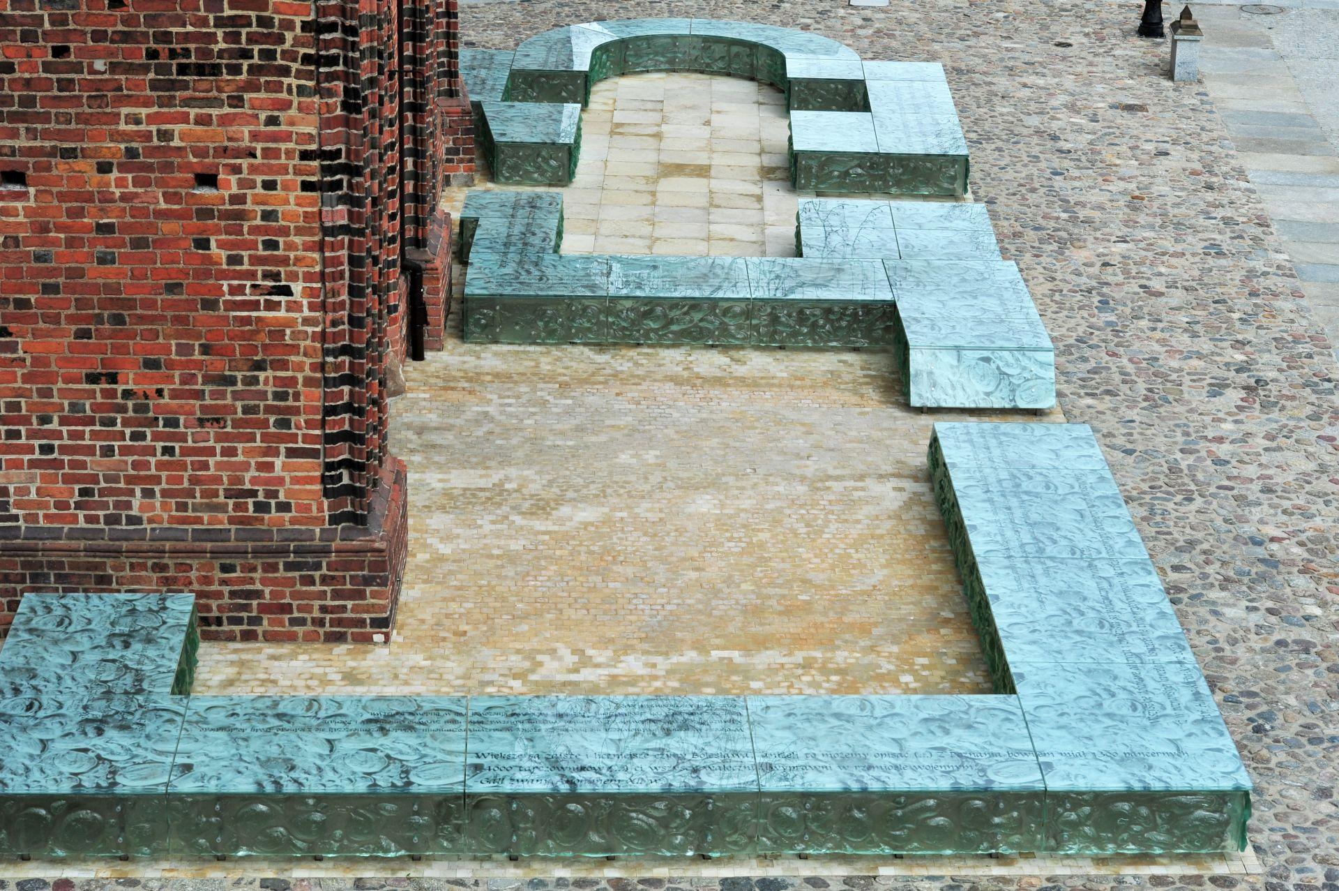 Ekspozycja reliktów palatium Mieszka I na Ostrowie Tumskim w Poznaniu