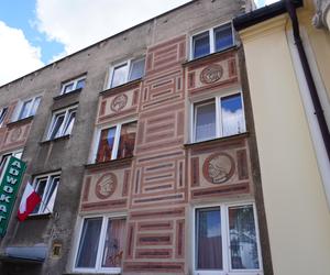 Sgraffito w Białymstoku. Zabytkowe pra-murale rodem z PRL-u