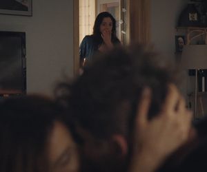 M jak miłość, odcinek 1880: Iza (Adriana Kalska), Kama (Michalina Sosna), Marcin (Mikołaj Roznerski)