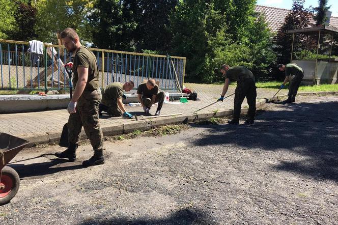 Służą Ojczyźnie, ludziom i zwierzętom. Terytorialsi z Braniewa  nawiązali  współpracę z Animalsami