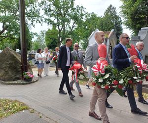 Pamięć o powstańcach żyje w Ostrzeszowie. Ulicami miasta przeszedł Marsz Pamięci [ZDJĘCIA]