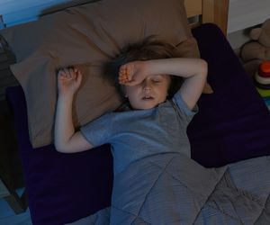 Dziecku trudno zasnąć? Winowajcą może być jedna rzecz w waszym domu