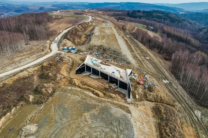 Na Podkarpaciu powstaje gigant! Samochody pojadą 80 metrów nad ziemią