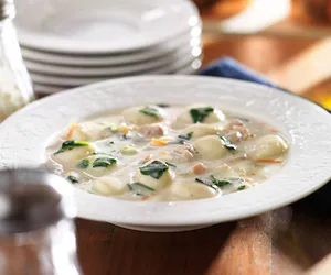 Zupa z kurczaka z gnocchi -  włoski sposób na duży głód