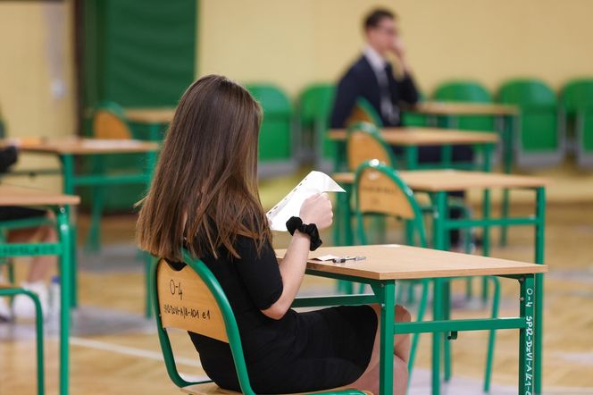 Egzamin ósmoklasisty 2025: matematyka. Przecieki już pokazują się na X! Egzamin unieważniony?
