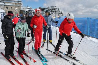 Andrzej Duda ruszył na stok z narciarką alpejską! Jak wypadł?