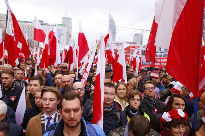 Marsz Niepodległości 2023 w Warszawie. Mamy ZDJĘCIA ze stołecznych ulic! GALERIA część 1