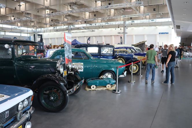 Retro Motor Show rozpoczęte! Wyjątkowe samochody na MTP!