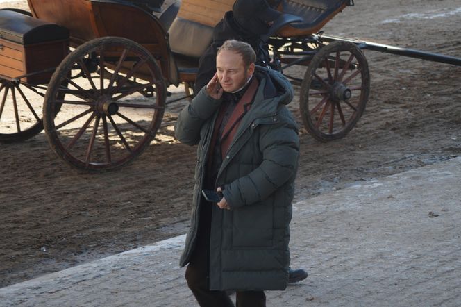 Gwiazdy marzną na planie "Lalki"