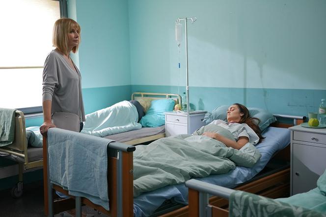Pierwsza miłość, odcinek 3295, Grażyna (Grażyna Wolszczak), Kasia (Sylwia Nowak)